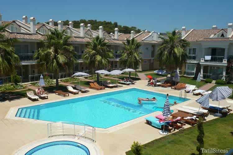 Golden Life Blue Green Residence